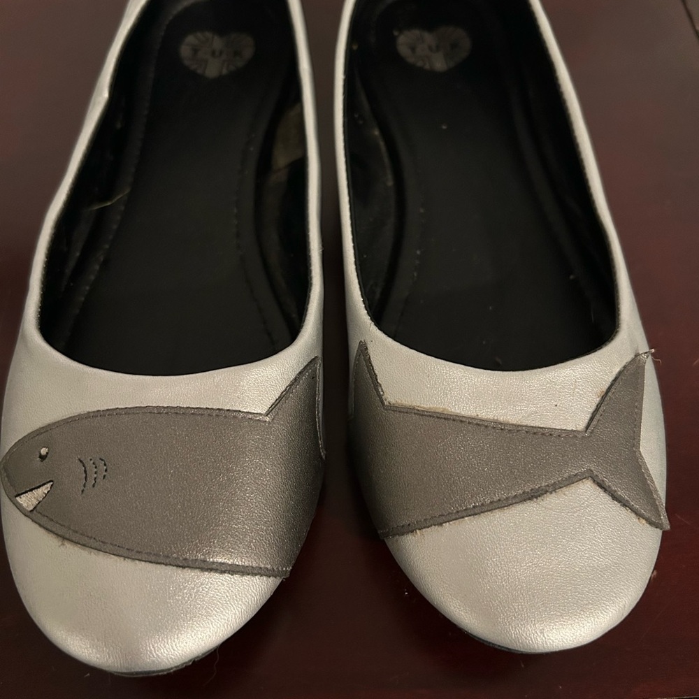 T.U.K. Women’s Silver Ballet Flats with Shark Accent - Picture 2 of 5